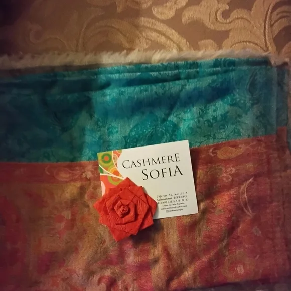 Sofia Cashmere Wrap/Scarf NWTS - Picture 13 of 13